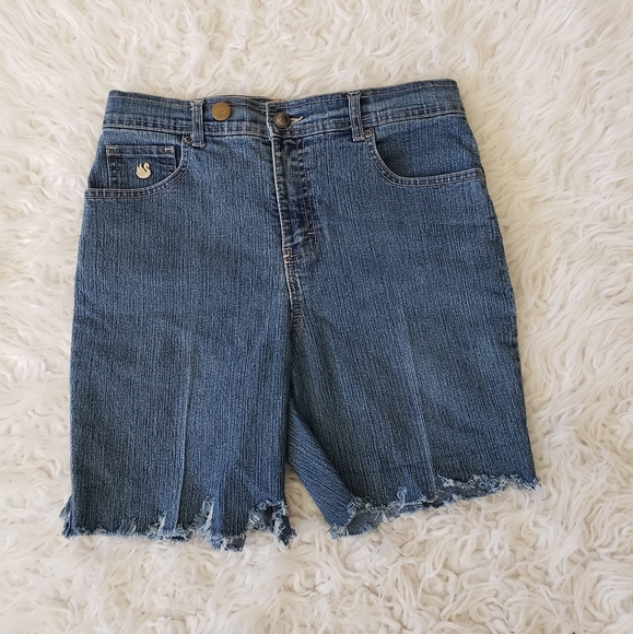 Size 8 Gloria Vanderbilt jean capris. - Picture 3 of 15